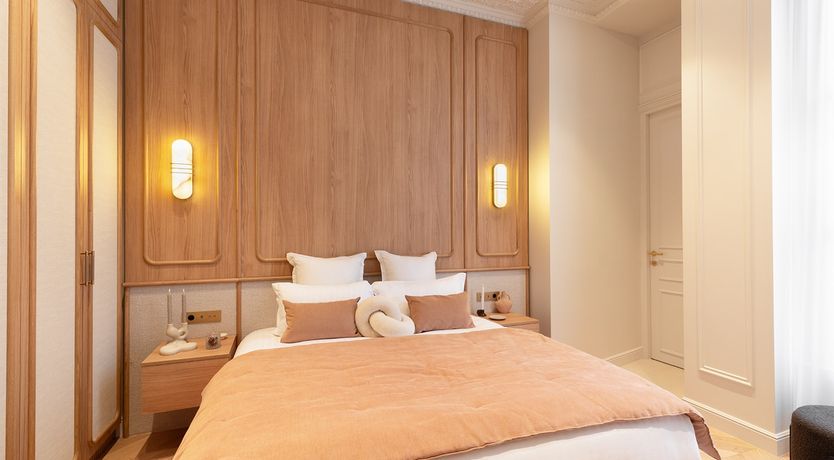 Photo of Luminous Paris