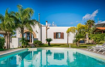 Salt of the Sun Holiday Home