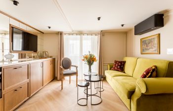 The Wonder of Love Holiday Home