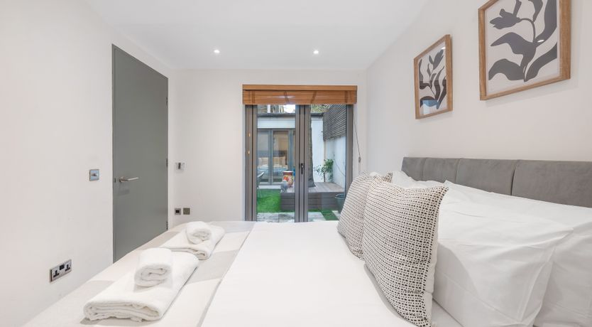 Photo of Kensington Green