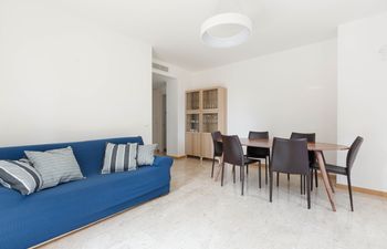 Bright Living Holiday Home