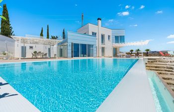 Sea & Sky Blues Holiday Home