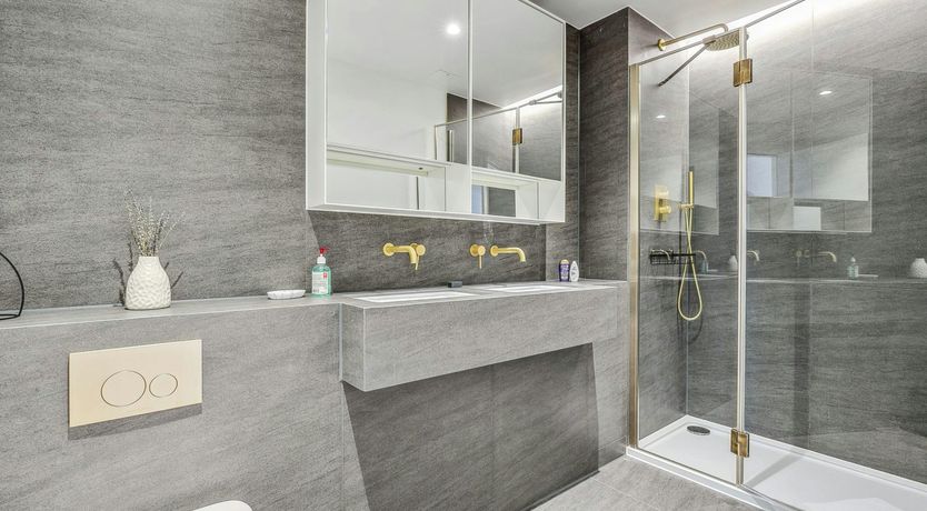 Photo of Royal Cross