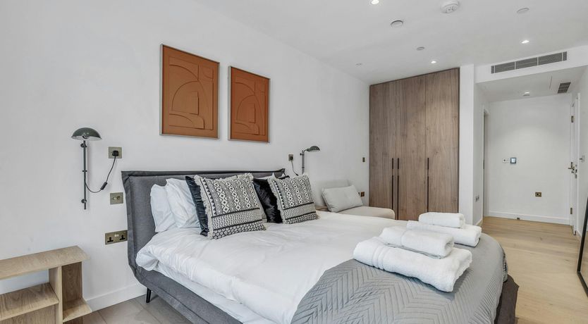 Photo of Royal Cross