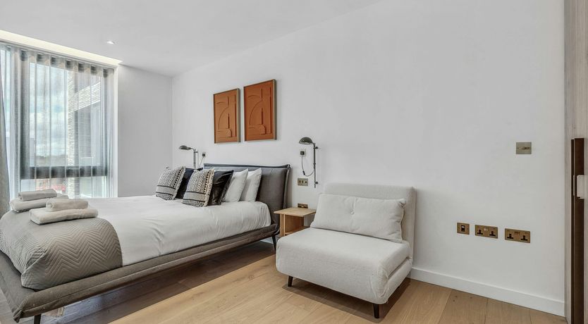 Photo of Royal Cross