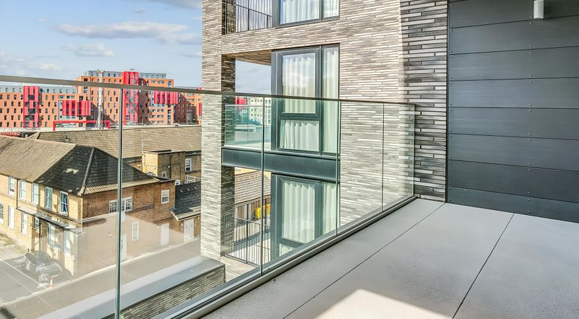 Photo of Royal Cross