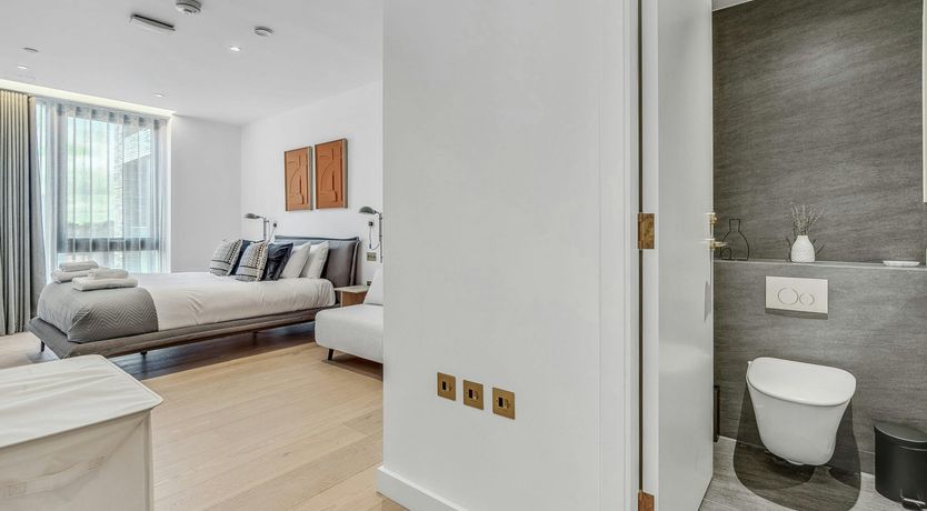 Photo of Royal Cross