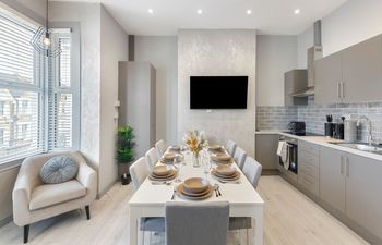 A Regal Pearl Holiday Home
