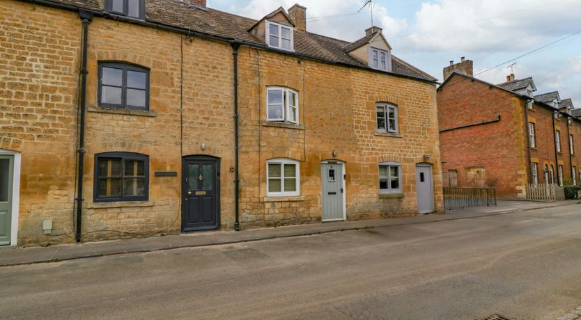 Photo of Cotswold Courtyard Garden