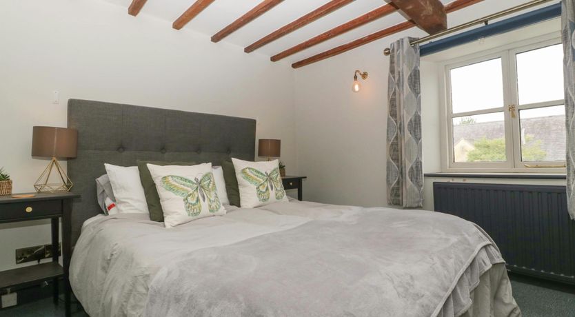 Photo of Cotswold Courtyard Garden