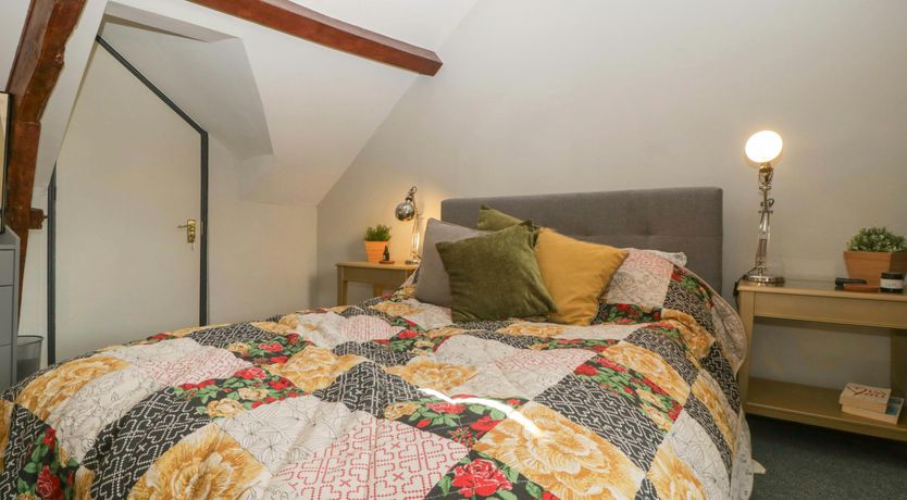 Photo of Cotswold Courtyard Garden