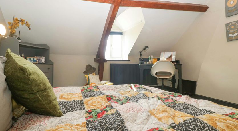 Photo of Cotswold Courtyard Garden