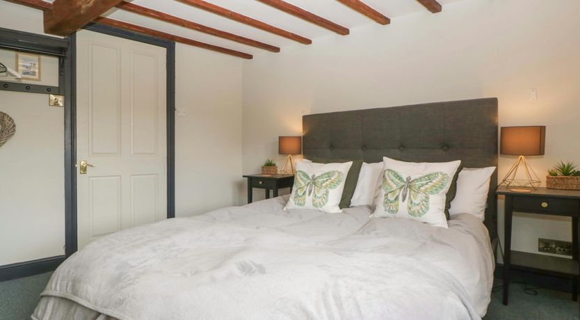 Photo of Cotswold Courtyard Garden