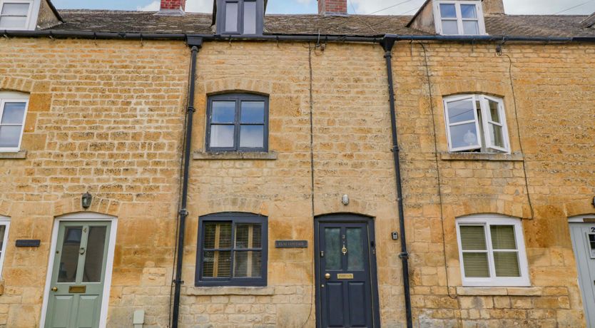 Photo of Cotswold Courtyard Garden