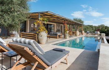Spritzes & Sunsets Holiday Home