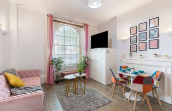 Regent's Revival Holiday Home