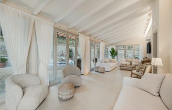 Graceful View Holiday Home