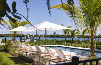 Waterfront Pearl Holiday Home