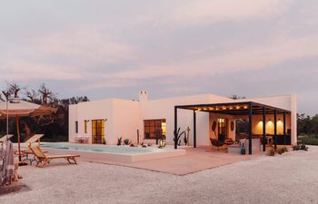 A Stone Estate Holiday Home