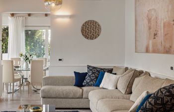 Lake Manor Holiday Home