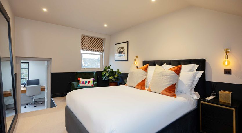 Photo of London Terrace