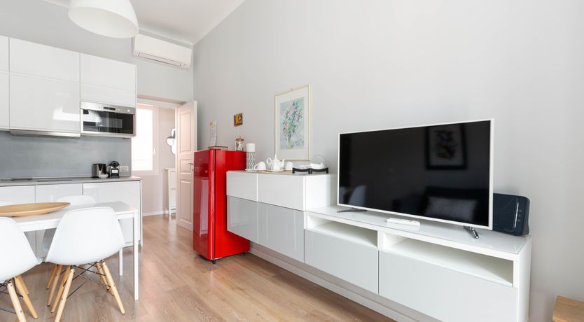 Photo of Graceful & Bold