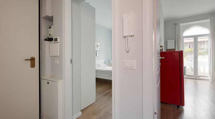 Photo of Graceful & Bold