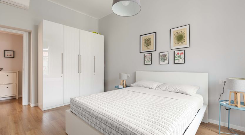 Photo of Graceful & Bold