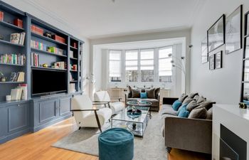 Un Peu de Paris Holiday Home