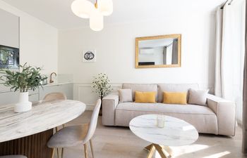Parisian Radiance Holiday Home