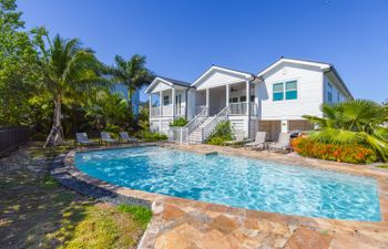Salt and Serenity Holiday Home
