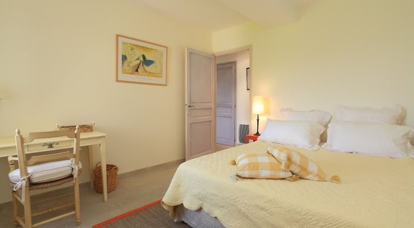 Photo of Gordes Getaway