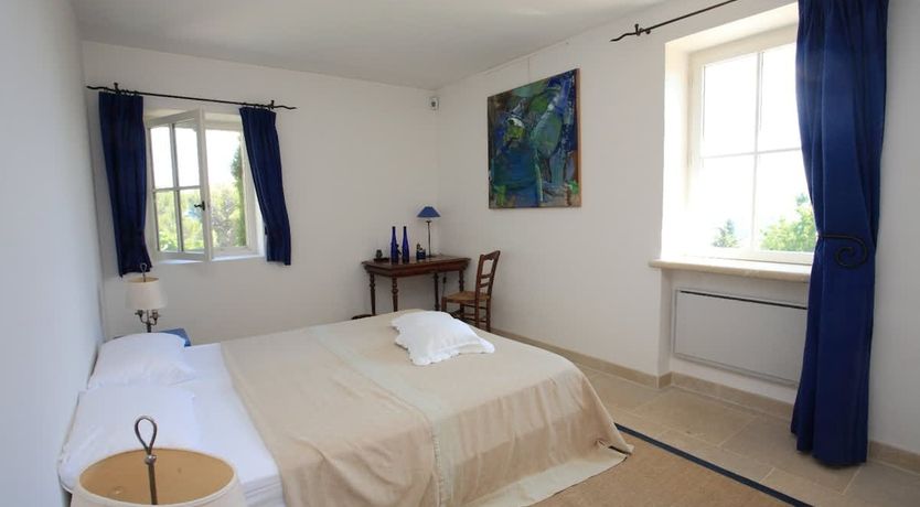 Photo of Gordes Getaway