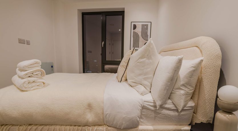 Photo of White Skyline