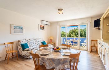 Les Cigales Holiday Home