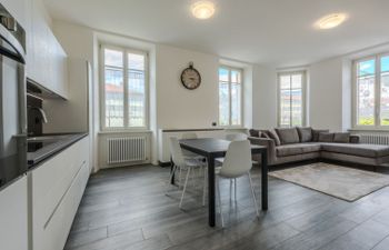 Leoni Holiday Home