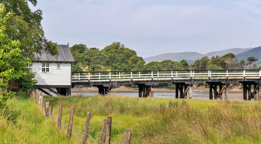 Photo of Toll Bridge Cottage