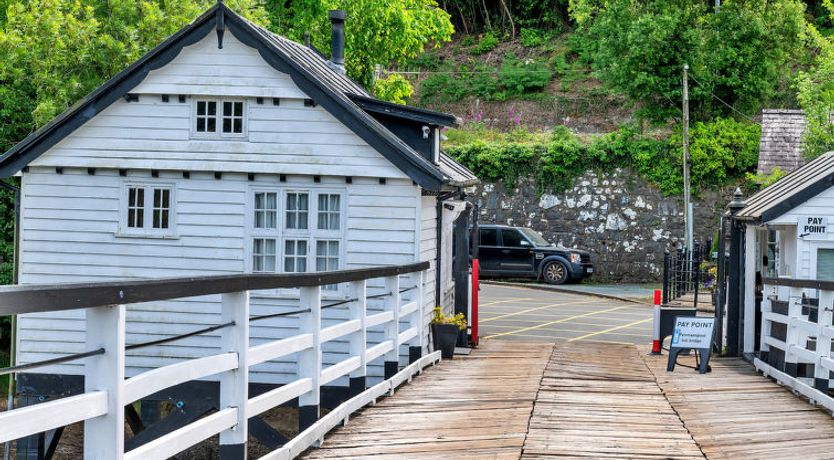 Photo of Toll Bridge Cottage