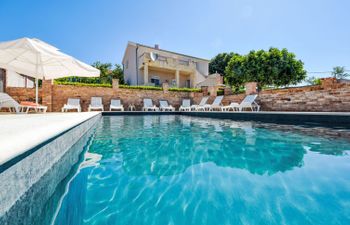 Villa Meri Holiday Home