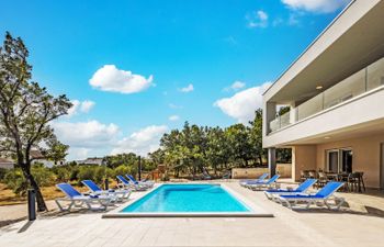 Green & Blue Holiday Home