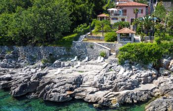 Lilly Holiday Home