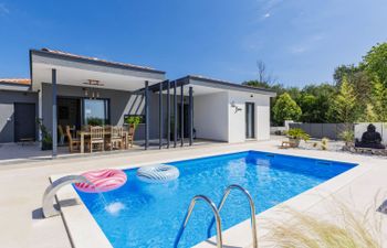 Villa Luna Holiday Home