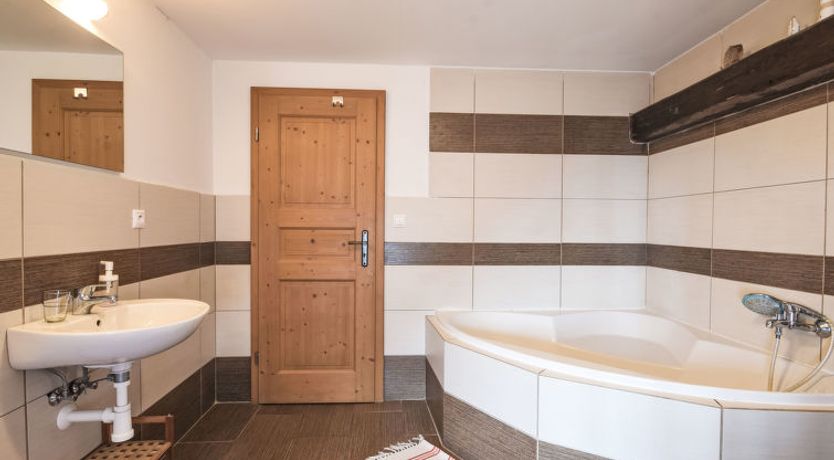 Photo of Spacious in Farmhouse Apartment 3