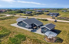 Photo of thomsen-475m-from-the-sea