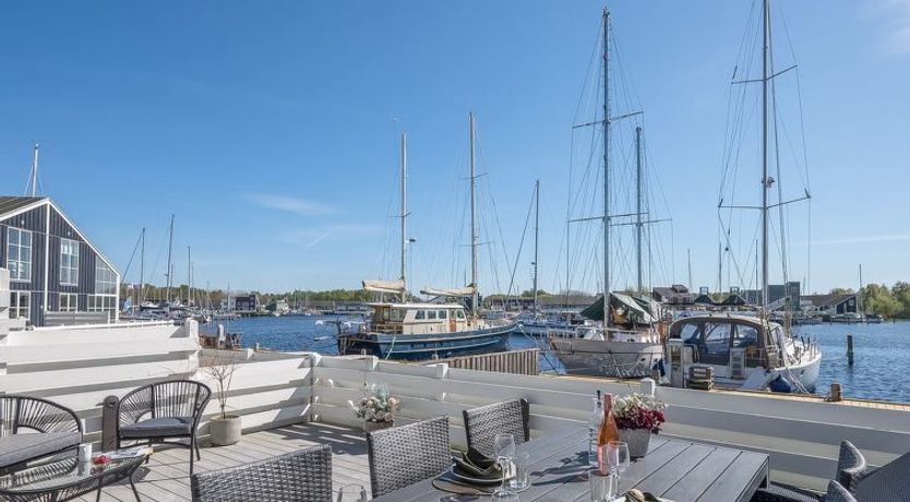 Photo of "Thorbergh" - 10m from the sea