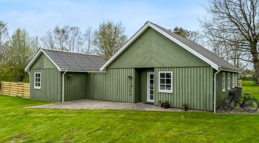 Photo of "Hinrich" - 750m from the sea