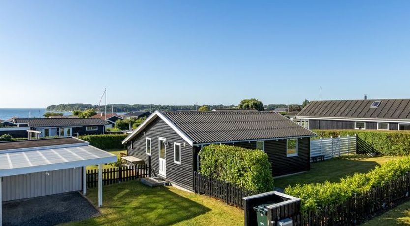 Photo of "Raymond" - 175m from the sea