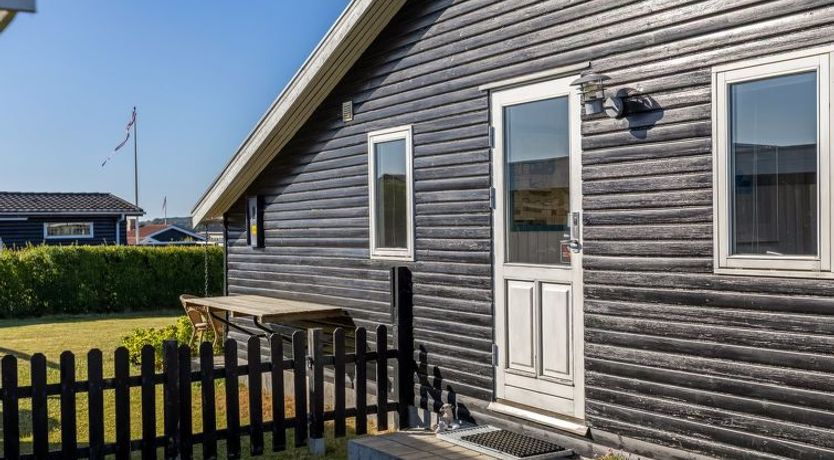 Photo of "Raymond" - 175m from the sea