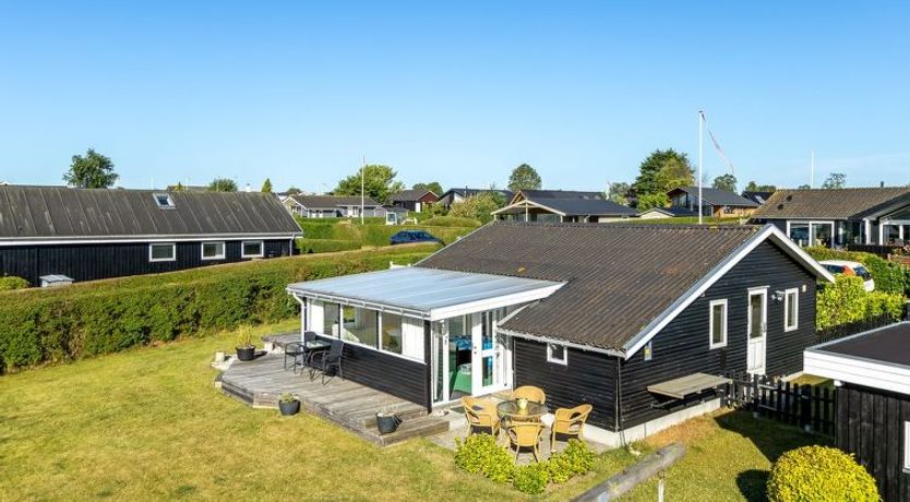 Photo of "Raymond" - 175m from the sea