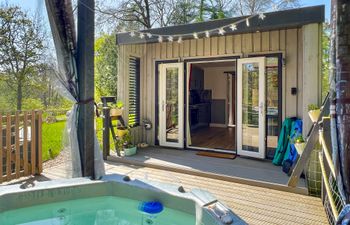 Squirrels Lodge Holiday Home